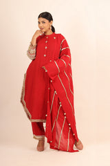 Long straight kurta with lace work on the sleeves