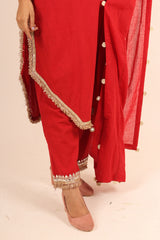 Long straight kurta with lace work on the sleeves