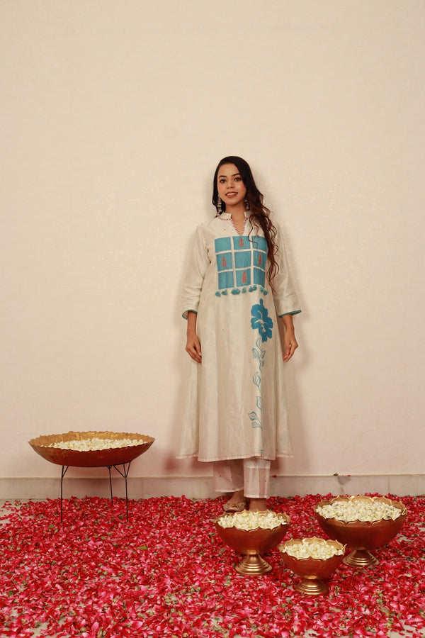 Crafted in lusturous chanderi kurta set