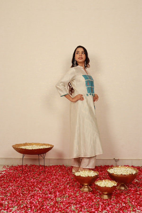 Crafted in lusturous chanderi kurta set