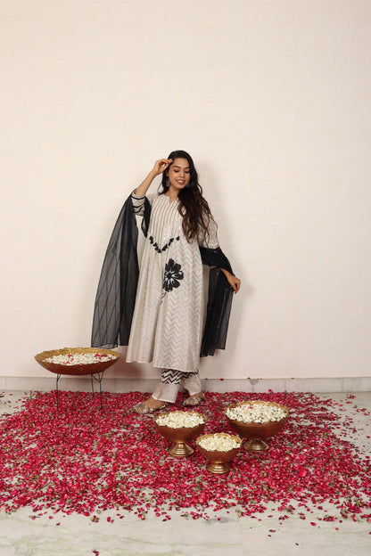 Noir Nargis Kurta Set