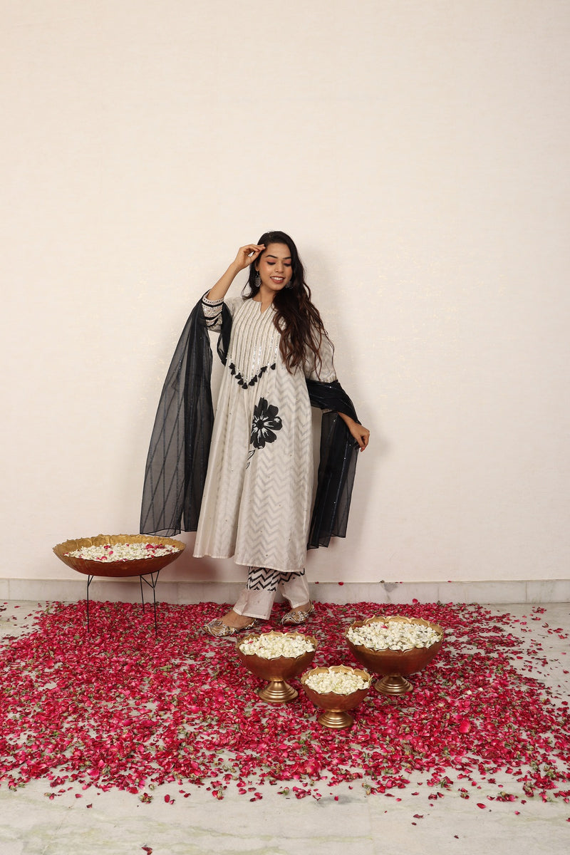 Noir Nargis Kurta Set