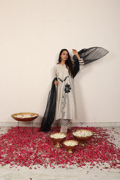 Noir Nargis Kurta Set