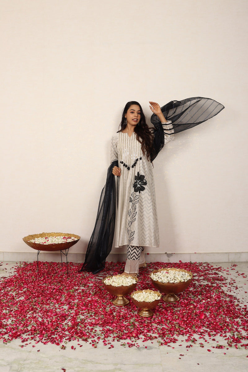 Noir Nargis Kurta Set
