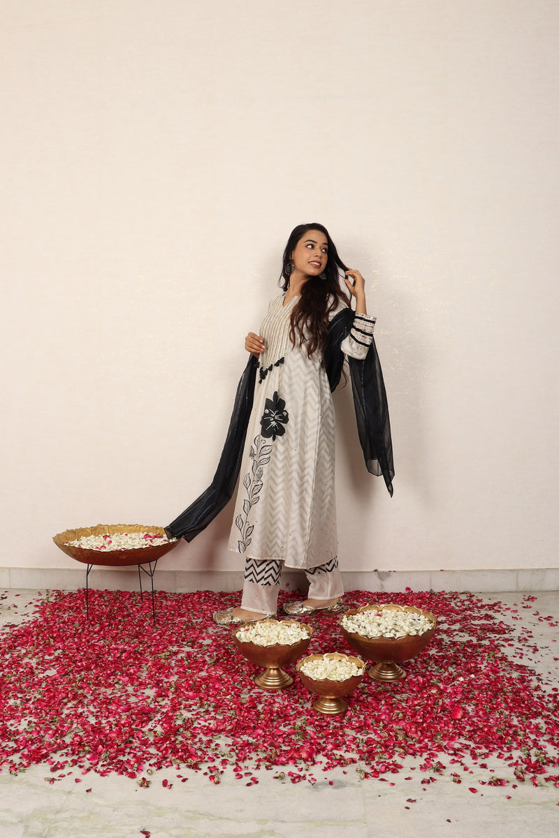 Noir Nargis Kurta Set