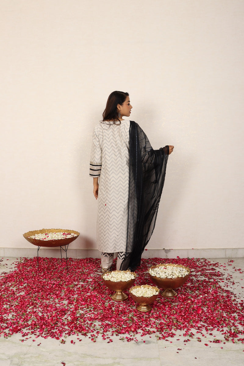 Noir Nargis Kurta Set